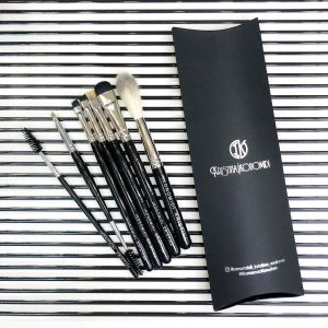 Makeup brushes with logo