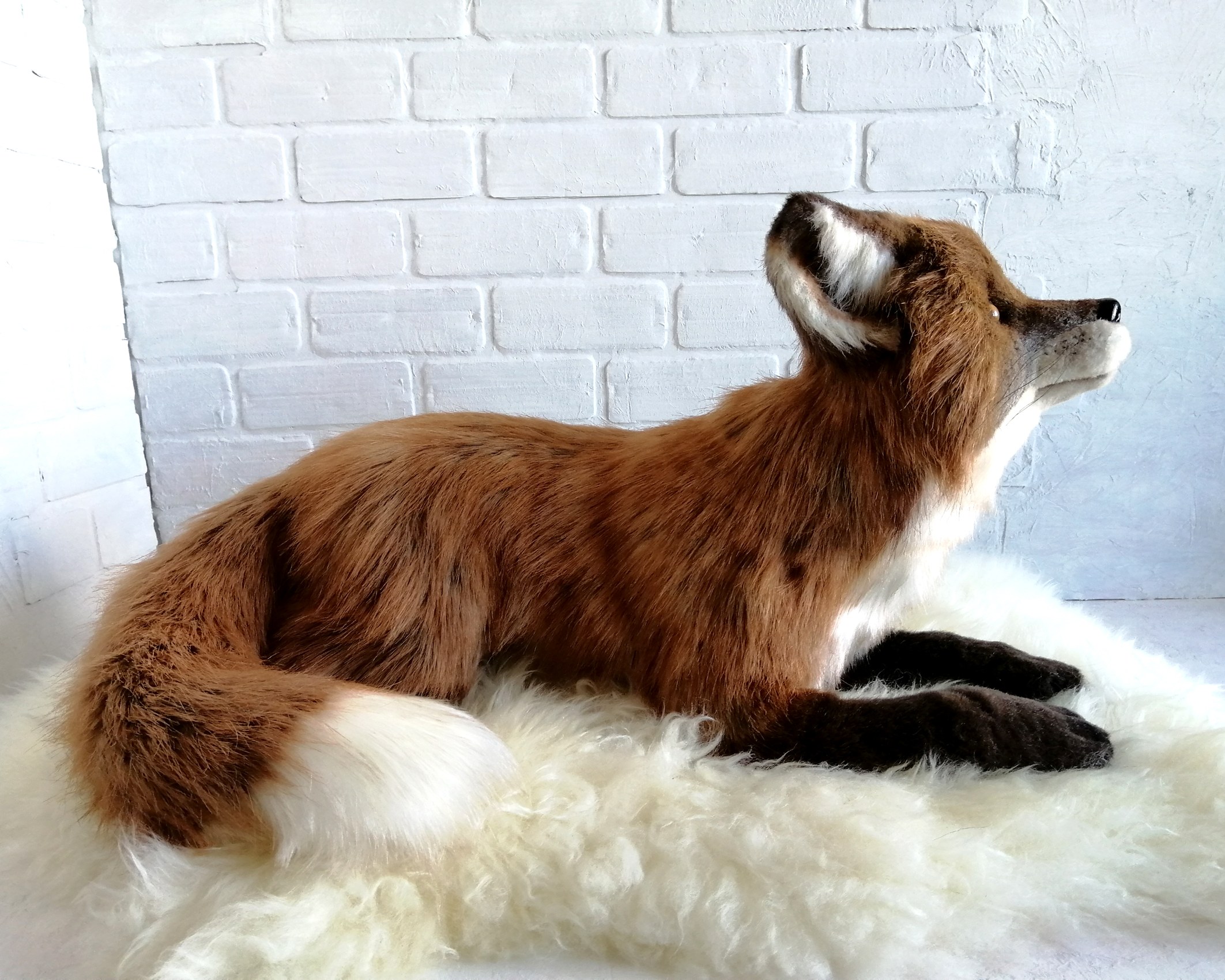 Movable fox toy