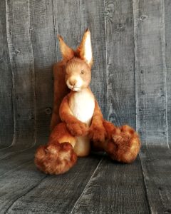 Jouet écureuil en peluche