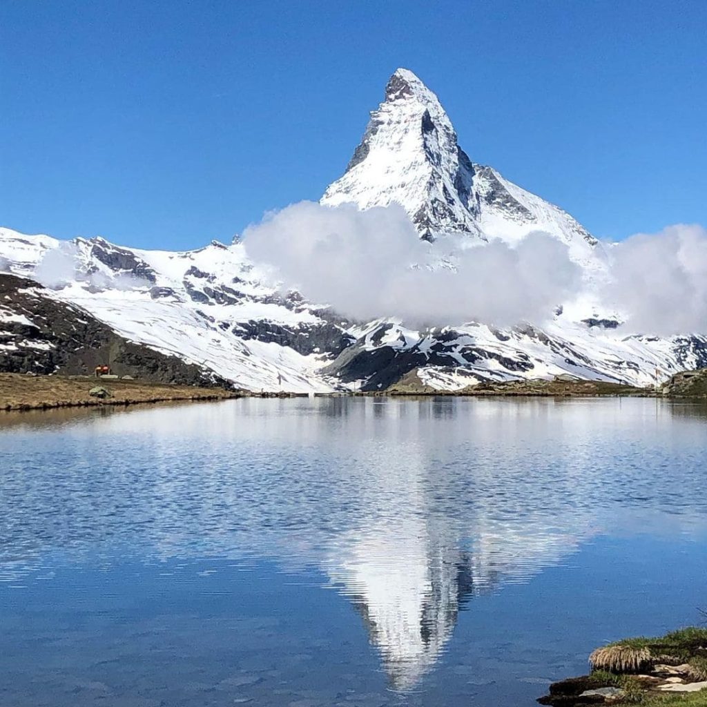 Picture of the Matterhorn on Toblerone packaging