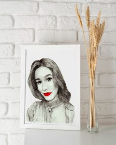 portrait monochrome d'une fille aux lèvres rouges