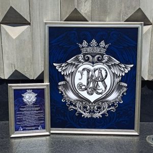 a picture with a family monogram - an idea for a prestigious gift
