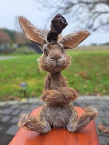 коллекционная игрушка кролик в шляпе на заказ