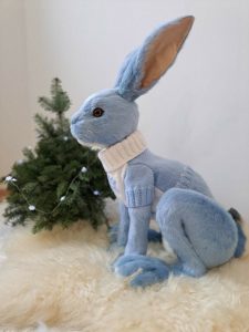 голубой кролик интерьерная игрушка в стиле тедди на заказ